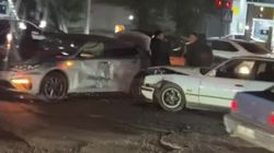 На Дэн Сяопина столкнулись две машины. Видео с места аварии На Дэн Сяопина столкнулись две машины. Видео с места аварии