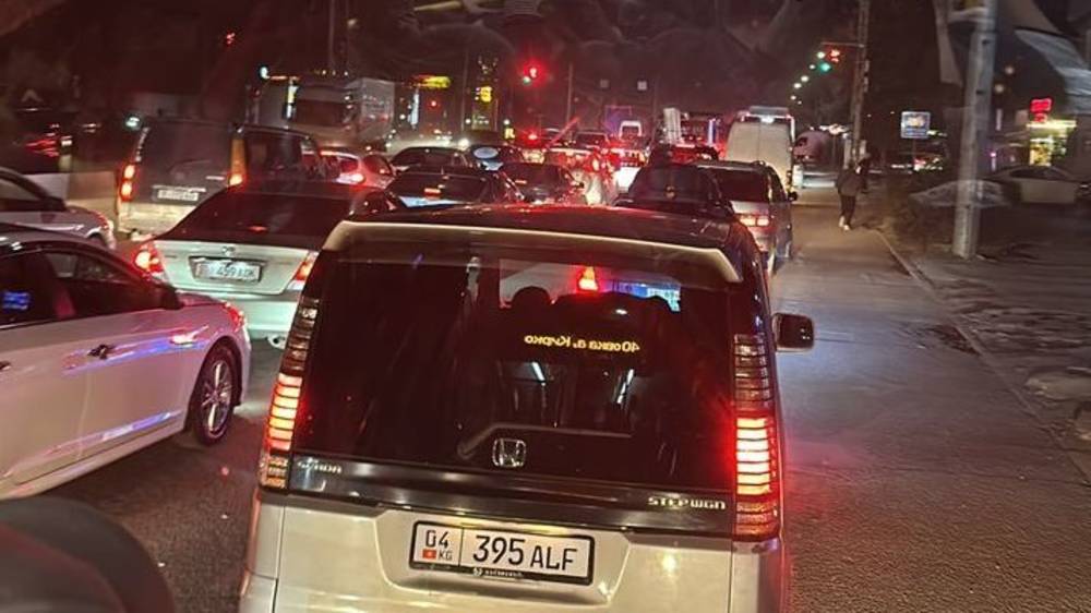 От Кулиева до Алыкулова. Очередная жалоба на пробку на Дэн Сяопина. Видео