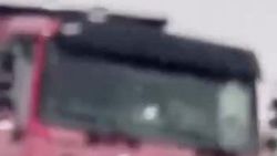 На объездной «Хово» объезжал пробку по встречке, а затем перевернулся, съезжая на обочину. Видео На объездной «Хово» объезжал пробку по встречке, а затем перевернулся, съезжая на обочину. Видео