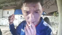 Мужчина разбил камеру домофона, несколько раз ударив по нему ножом. Видео Мужчина разбил камеру домофона, несколько раз ударив по нему ножом. Видео