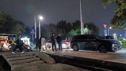 На Ахунбаева—Малдыбаева столкнулись скутер и внедорожник На Ахунбаева—Малдыбаева столкнулись скутер и внедорожник