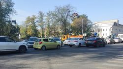 Горожанин просит настроить работу светофора на Молодой Гвардии—Боконбаева. Фото