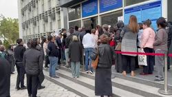 Огромная очередь у Госрегистра. Видео