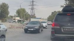 Водитель жалуется на пробку возле Дордоя. Видео