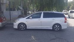 В Жалал-Абаде машины массово перекрывают тротуар. Фото В Жалал-Абаде машины массово перекрывают тротуар. Фото