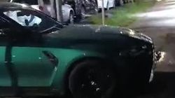 BMW стоит на тротуаре. Видео BMW стоит на тротуаре. Видео