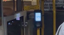 Имеют ли право водители автобусов не пропускать пассажиров, если валидатор не работает, и заставлять платить по QR-коду?