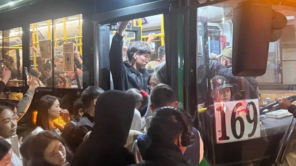 До отказа переполненные автобусы Бишкека. Ответ мэрии