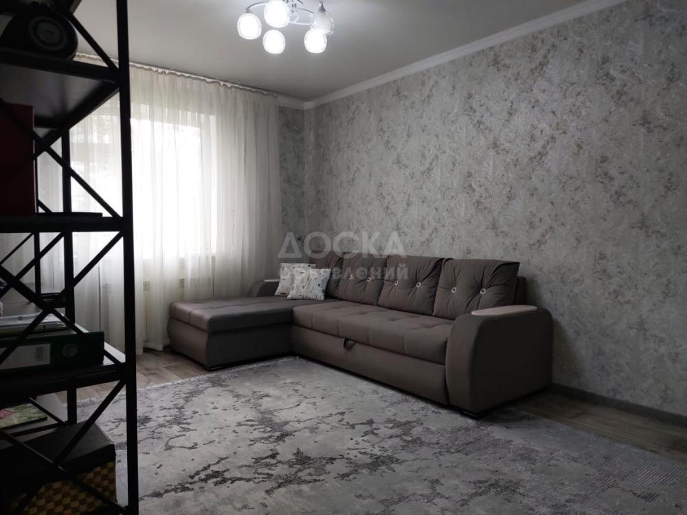 Продаю 1-комнатную квартиру, 34кв. м., этаж - 2/4, с.Ленинское.