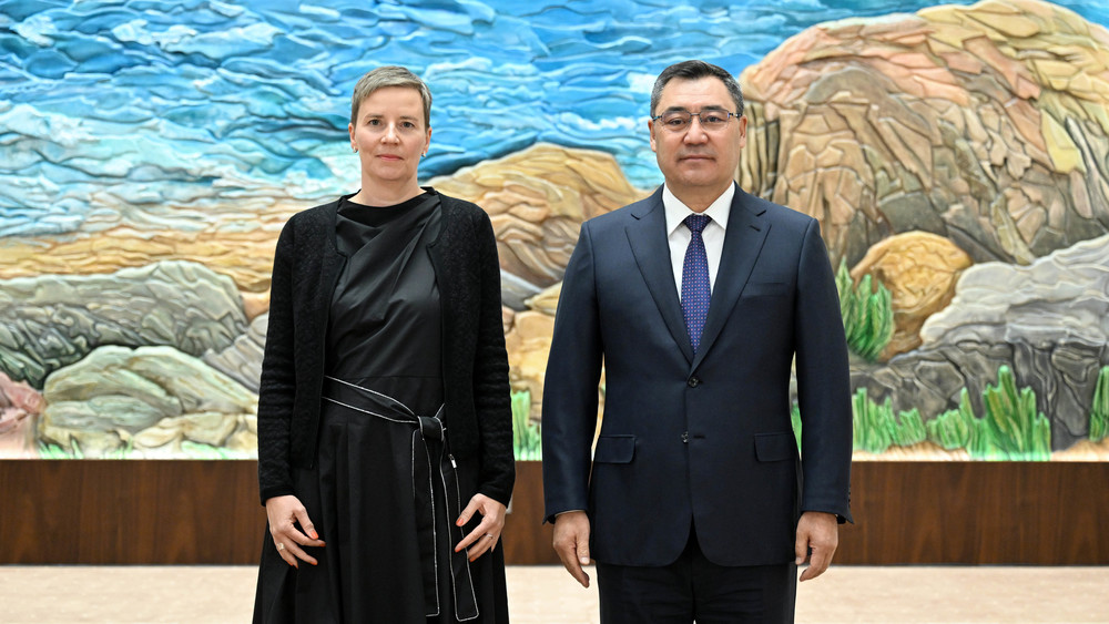 Жалаңаш дәрігер Кисегач Порно актрисалардың жас бөкселерінің порно видеолары