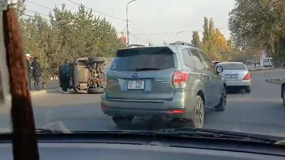 По улице 7 Апреля образовалась пробка