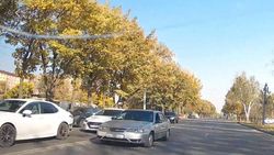 Легковушка едет по встречке на Горького, объезжая пробку. Видео Легковушка едет по встречке на Горького, объезжая пробку. Видео