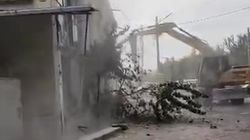 Законно ли в Оше разрушают здание старого автовокзала? Видео горожанина Законно ли в Оше разрушают здание старого автовокзала? Видео горожанина