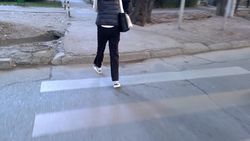 Зебра на Алматинке—Горького упирается в бордюр. Фото Зебра на Алматинке—Горького упирается в бордюр. Фото