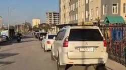 Тротуар на Южной магистрали превратили в парковку. Видео Тротуар на Южной магистрали превратили в парковку. Видео