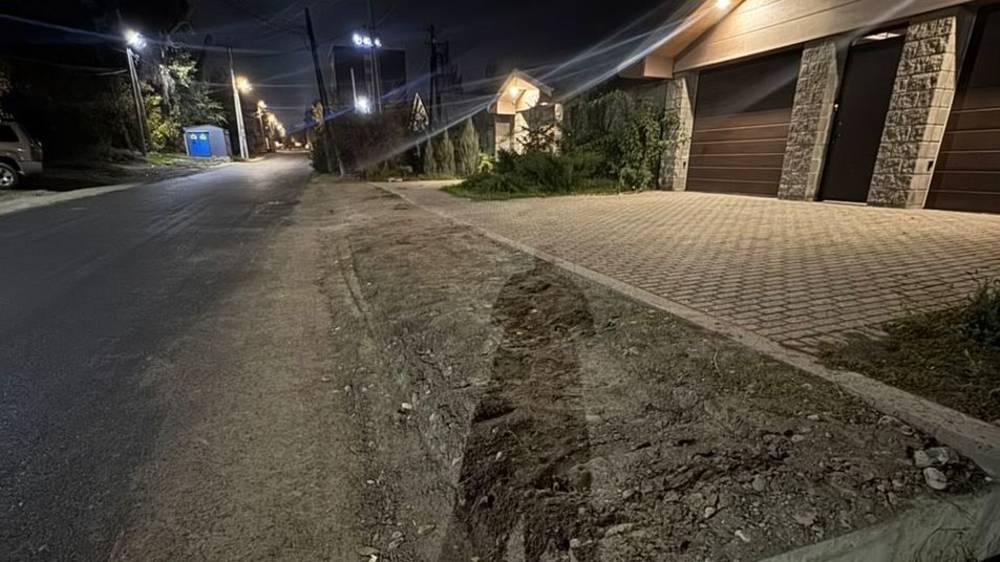 В Киргизии-1 при подготовке и укладке асфальта повреждены придомовые подъезды, - местный житель