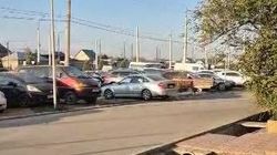 В Джале «Ауди S6» едет по тротуару. Видео В Джале «Ауди S6» едет по тротуару. Видео