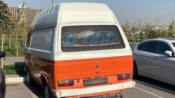 На Токтоналиева два года стоит машина без номеров. Фото На Токтоналиева два года стоит машина без номеров. Фото