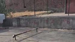 Жители дома по Боконбаева самовольно установили ограничители парковки, их заставили демонтировать, - мэрия Жители дома по Боконбаева самовольно установили ограничители парковки, их заставили демонтировать, - мэрия