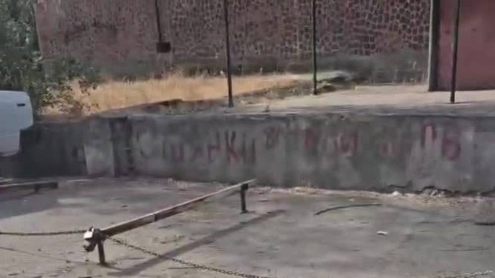 Жители дома по Боконбаева самовольно установили ограничители парковки, их заставили демонтировать, - мэрия