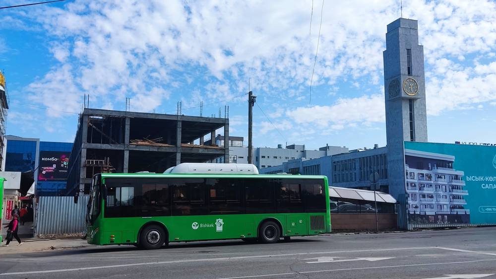 Что строится на месте клумб около подземного перехода около ЦУМа? - горожанин