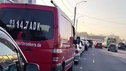 Парковки возле Ошского рынка заняты машинами продавцов. Видео Парковки возле Ошского рынка заняты машинами продавцов. Видео