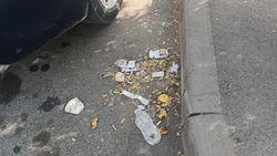 Прилегающая территория вокруг рынка «Таалай» не убирается. Фото Прилегающая территория вокруг рынка «Таалай» не убирается. Фото