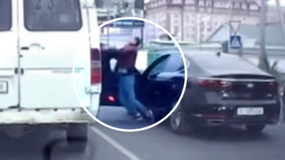 Милиция просит водителей, подравшихся на ул.Панфилова, явиться в отделение