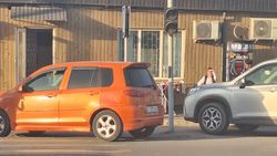 У школы №25 не работает пешеходный светофор. Фото