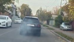 «Гольф» сильно дымит. Видео горожанина