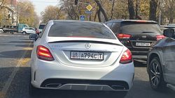 По Бишкеку ездит машина со странными госномерами, - горожанин. Фото