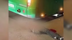 На Жибек Жолу—Кулиева автобус переехал насмерть мужчину. Видео