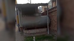 На Чынгыз Айтматова пол-улицы загородила цистерна, - горожанин