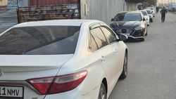 «Штрафы нипочём». После рейда УПСМ на тротуаре по Южной магистрали стоят 22 машины. Фото «Штрафы нипочём». После рейда УПСМ на тротуаре по Южной магистрали стоят 22 машины. Фото