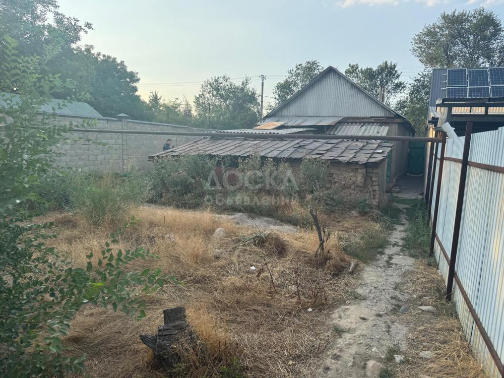 Продаю участок под строительство, 5 соток Продаётся участок 5,2 сотки-есть красная книга! Расположен по ул.