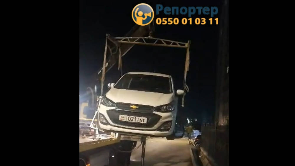 УПСМ очистил тротуар по Южной магистрали от заставленных машин. Видео