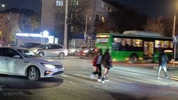 На Ахунбаева—Токтоналиева не работают светофоры , движение регулирует горожанин