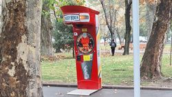 Законно ли в сквере около ЦУМа установлен аттракцион? Фото горожанина