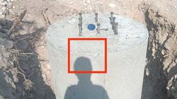 Горожанин просит проверить бетонную опору уличного освещения на Айтматова. Фото