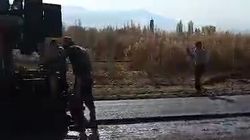 В одном из сел Ак-Сууйского района начали укладывать асфальт. Видео
