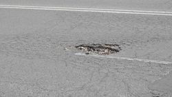 Яма на дороге по ул.Суеркулова. Фото