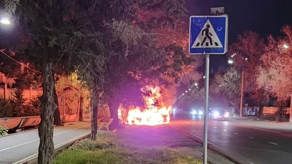 На Советской сгорел автомобиль. Видео