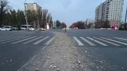 Кто высыпал каменный грунт на дорогу по проспекту Чуй? Видео горожанина
