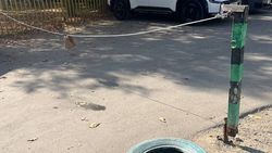 Законно ли на Тыныстанова закрыли заезд? Фото горожанина Законно ли на Тыныстанова закрыли заезд? Фото горожанина