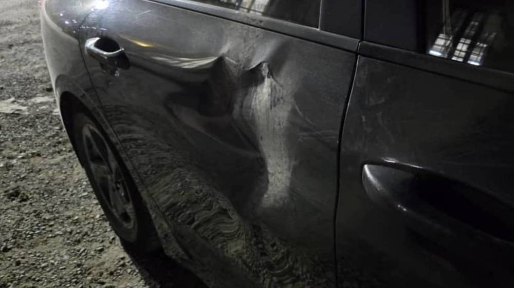 В Бишкеке мужчина повредил более 10 машин, припаркованных во дворе дома. Фото