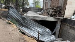 Почему стройка на Токомбаева не огорожена? - горожанин