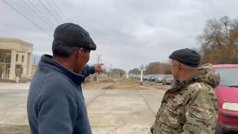 Кезек күткөн дыйкандардын унаалары