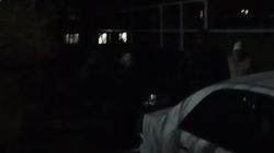 Жители домов по ул.Токтоналиева перекрыли выезд для стройтехники на месте, где строится спорткомплекс. Видео