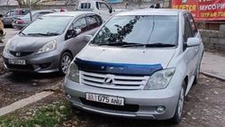 «Фит» и «Ист» стоят в зеленой зоне на улице Буденного. Ответ мэрии «Фит» и «Ист» стоят в зеленой зоне на улице Буденного. Ответ мэрии