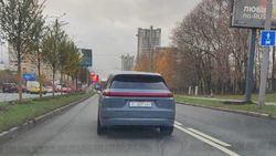 В Москве замечен еще один автомобиль с кыргызским госномером с затертым флагом. Фото